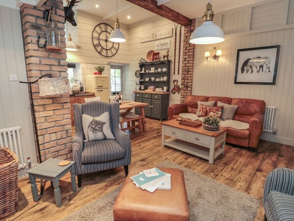 Living area - THE OLDE STABLES, WiFi, open-plan, Warkworth (Morpeth)