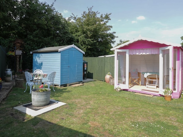 Outdoor dining - Spurling Cottage, Cheveley (Newmarket)