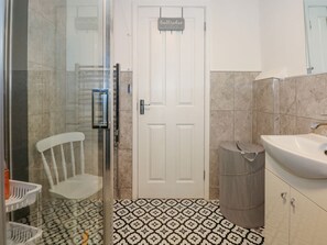 Shower - Happy Daze in West Runton. TV. (Cromer)