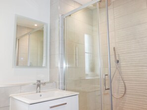 Shower - Chynoweth House, Cubert, 4bed. (Newquay)