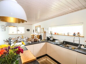 Dishwasher, high chair - Links View Retreat in Fritton (Great Yarmouth)