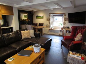 Living area - Trenwith Bridge Cottage, St Ives (St. Ives)