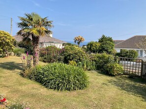 Property grounds - Wide Horizons, Coverack (Helston)
