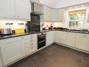 Dishwasher, high chair - Greffyn, Betws-Y-Coed (Betws-y-Coed)