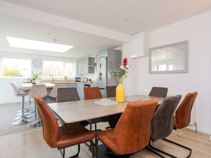 Dining - Porth Ewyn, Trearddur Bay (Holyhead)
