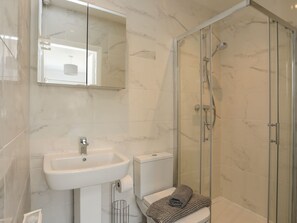 Shower - Porth Ewyn, Trearddur Bay (Holyhead)