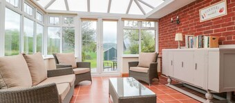 Bower View: Cozy Retreat with Woodburner