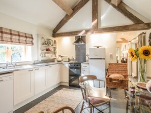 Dishwasher - Charming The Bothy in Meeson (Telford)