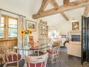 Dining - Charming The Bothy in Meeson (Telford)