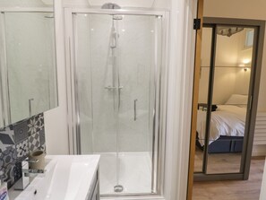 Shower - The Leat, Droitwich Spa (Redditch)