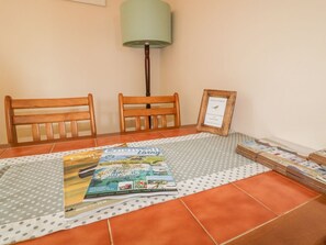 Interior - Chiffchaff: WiFi & Off-Road Parking (Padstow)