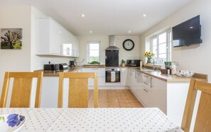 Dishwasher, high chair - Overbrook, Droitwich Spa (Droitwich)