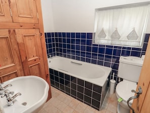 Shower - Bramble Corner Cottage. 3beds. (Saltburn-by-the-Sea)