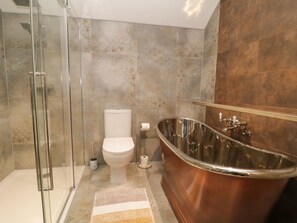 Shower - Well Cottage, Leven Near Beverley (Beverley)