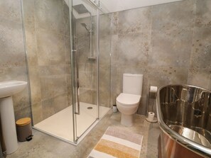 Shower - Well Cottage, Leven Near Beverley (Beverley)