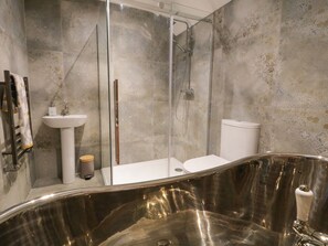 Shower - Well Cottage, Leven Near Beverley (Beverley)