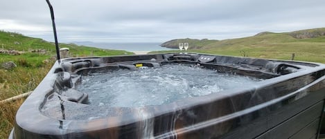 Bañera de hidromasaje al aire libre