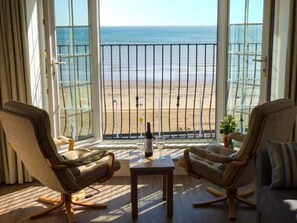 Interior - Sandy Shore, Bridlington (Bridlington)