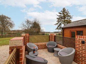 Terrace/patio - Stapleton Farm Bungalow, Alderholt (Fordingbridge)