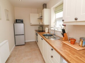 Private kitchen - The Byre, Hollington, Derbyshire (Ashbourne)