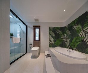 Familien-Suite, Stadtblick | Badezimmer