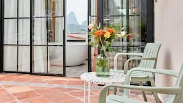 Romantisches Doppelzimmer, Terrasse, Stadtblick | Terrasse/Patio