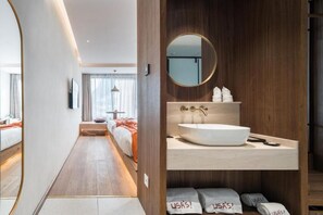 Comfort Twin Room, City View | Bathroom - Yangshuo Lisa's Hotel (GUILIN)