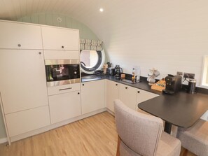 Private kitchen - The Hazel Hobbit Pod, Cowbridge (Cowbridge)