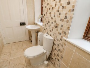 Shower - Crookham Dairy. Crookham, Etal (Cornhill-on-Tweed)