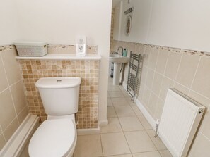 Shower - Crookham Dairy. Crookham, Etal (Cornhill-on-Tweed)