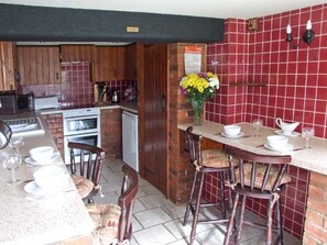 Private kitchen - Severn Bank Lodge: Pet Friendly (Stourport-on-Severn)