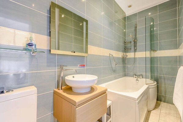Shower - Plas Gwynfryn, Llanbedr (Llanbedr)