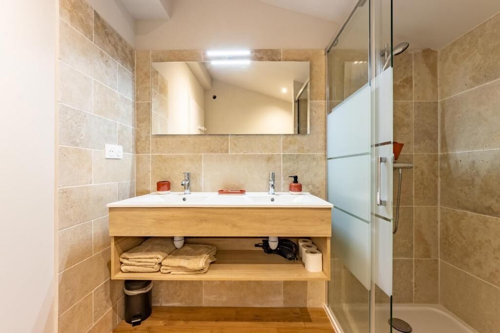 Appartement Classique, vue jardin | Salle de bain