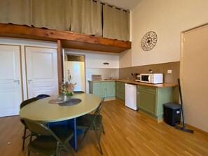 Family Studio, Park View | Dining - Ô DOMAINE (Saint-Nauphary)