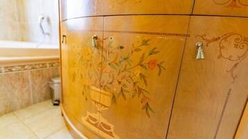 Chambre Triple Supérieure, vue jardin | Salle de bain