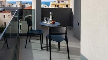 Estudio Premium, balcón | Restaurante al aire libre