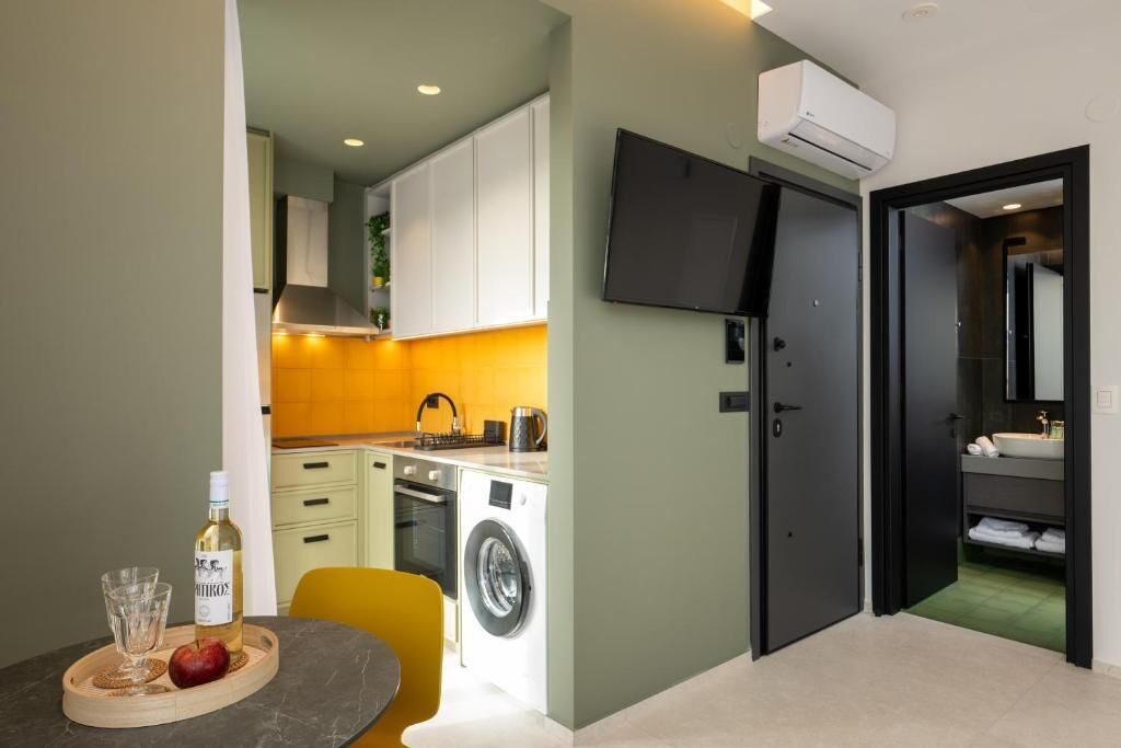 Appartement Prestige, balcon, vue sur la ville | Cuisine privée | Réfrigérateur, un four, surface de cuisson, cafétière à espresso