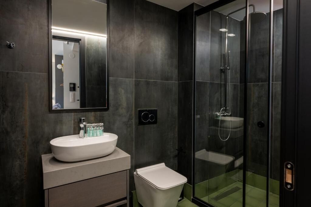 Studio | Bathroom