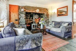 Fireplace - Hwylfa'r Groes, Talybont (Talybont)
