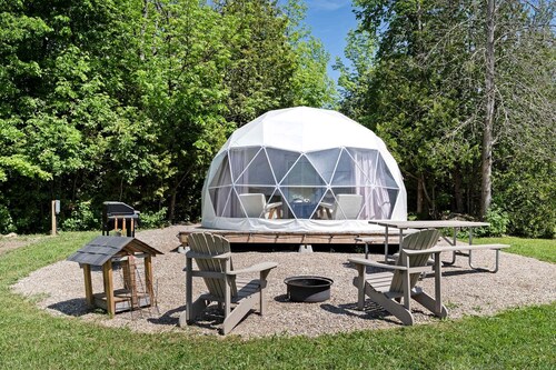 Nordic Luxe Geodome Retreat with Skylight & Forest Views near Tobermory, Ontario
