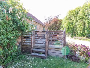 Terrace/patio - Shire Cottage, Skipsea (Driffield)