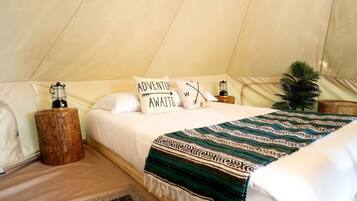 1 bedroom, bed sheets