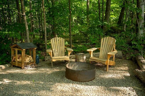 Tranquil Forest Oasis: Fabulous Bell Tent for Two near Tobermory, Canada
