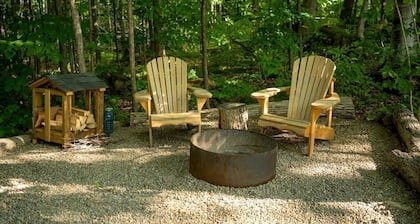 Tranquil Forest Oasis: Fabulous Bell Tent for Two near Tobermory, Canada