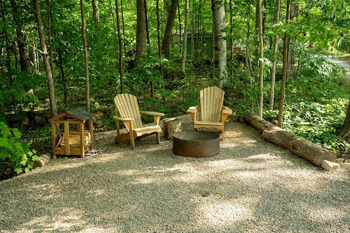 Tranquil Forest Oasis: Fabulous Bell Tent for Two near Tobermory, Canada