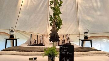 1 bedroom, bed sheets