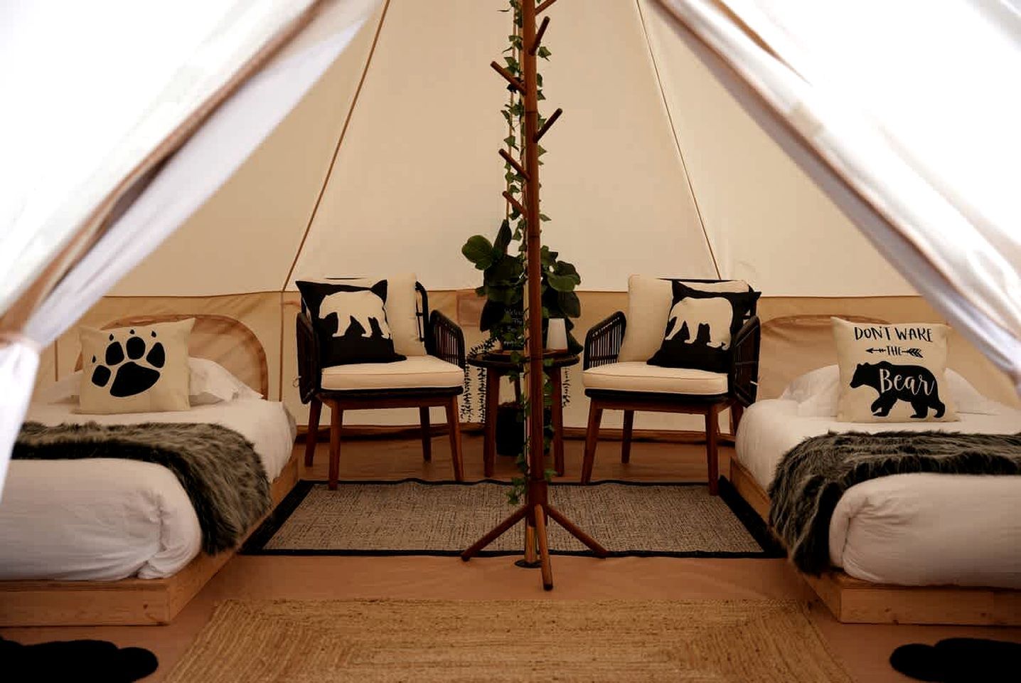 1 bedroom, bed sheets