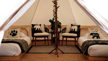 1 bedroom, bed sheets