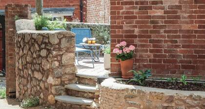 Jams: A Serene Escape in Lympstone