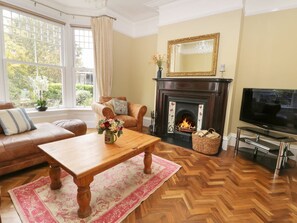 Living area - 8 WILTON ROAD, open-fire, WiFi in Hornsea (Hornsea)